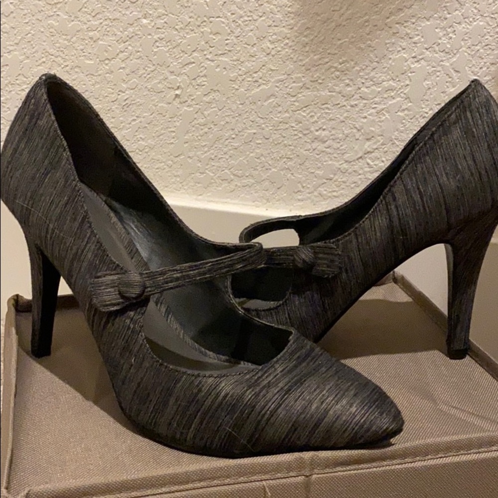 Closed toed heels 3 for 20🌻